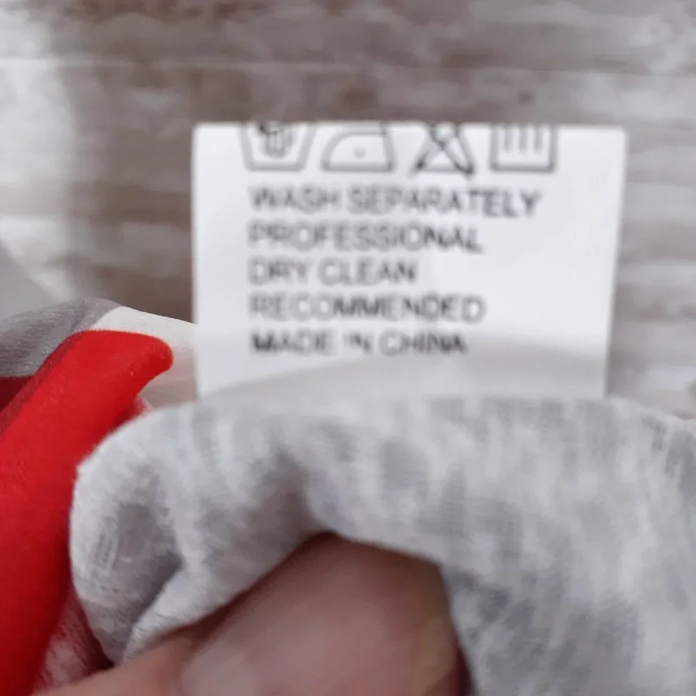 Suvimuga VNeck Top M Long Sleeved Red Gray Plaid 357A - Picture 7 of 7